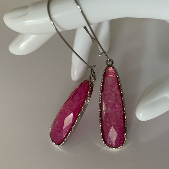 This Distinct Beautiful Pink Rose Color Elongated Drop Earrings - Picture 1 of 2